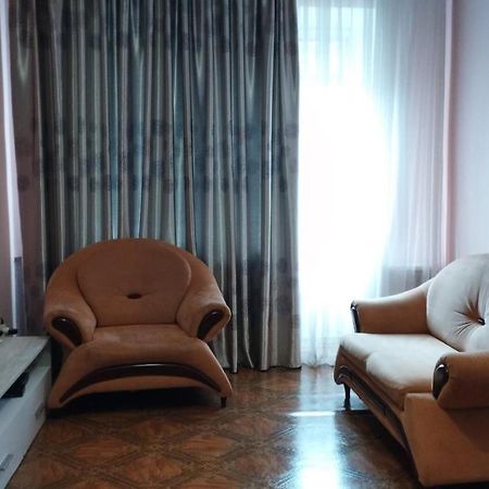 Ferienwohnung 2К. Центр Возле Гуливера.Бассейная 10 Kiew Exterior foto
